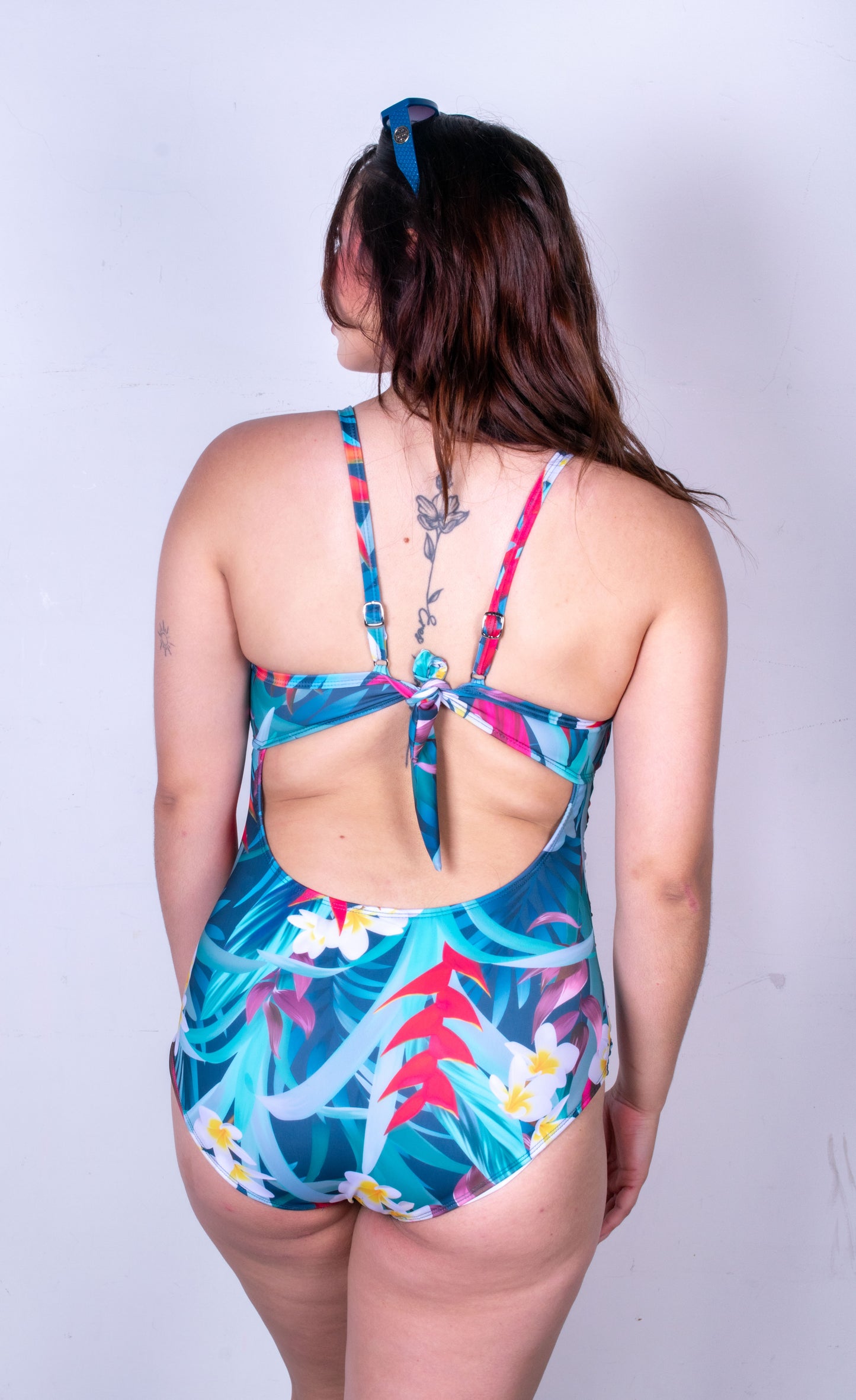 Olas con control de abdomen hojas azules