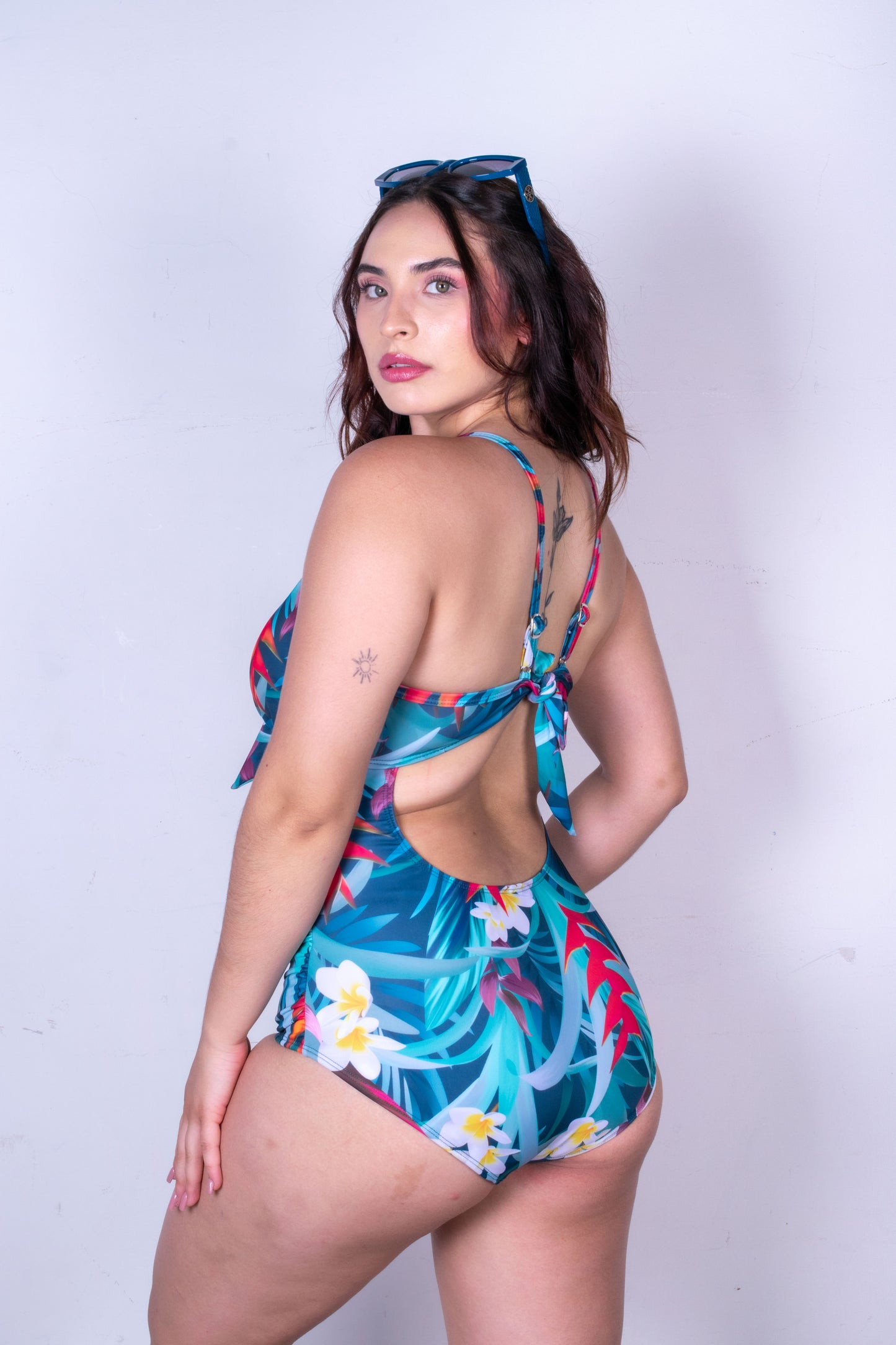 Olas con control de abdomen hojas azules