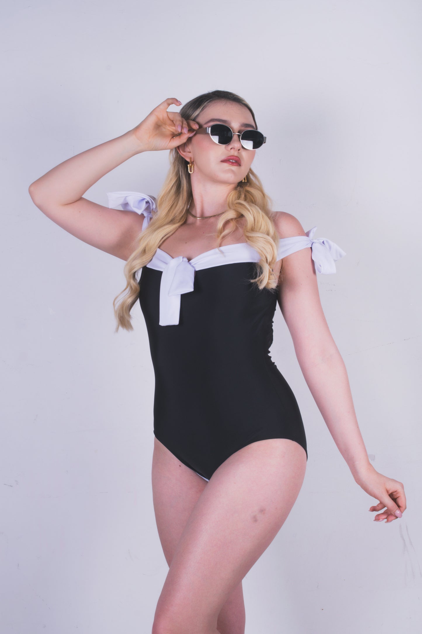 Traje de baño strapless sofisticado y escote elegante – Maeva