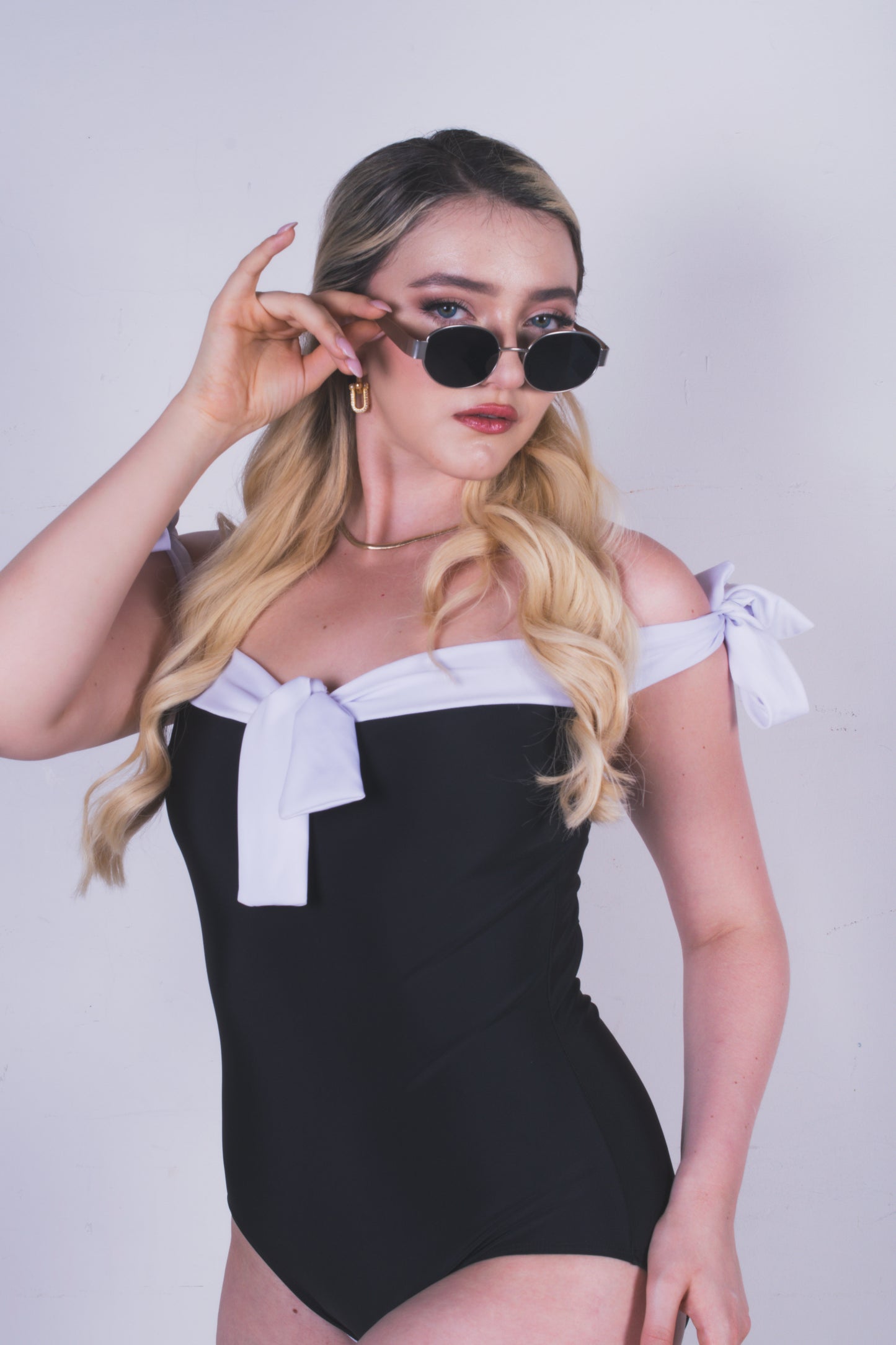 Traje de baño strapless sofisticado y escote elegante – Maeva