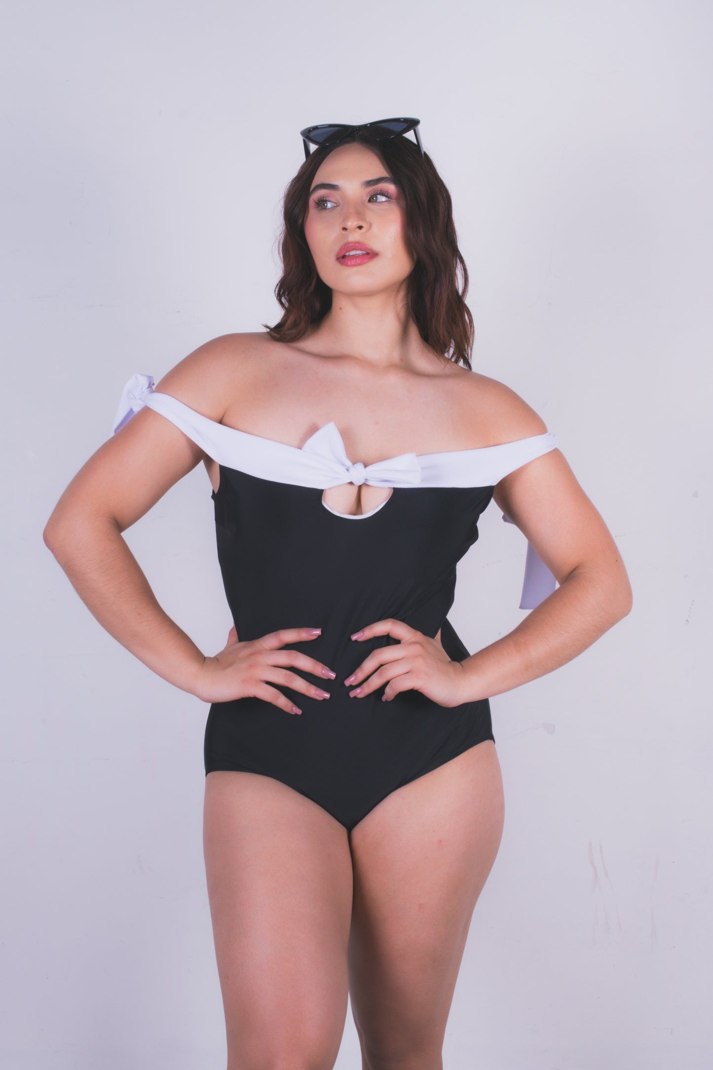Traje de baño strapless sofisticado y escote elegante – Maeva