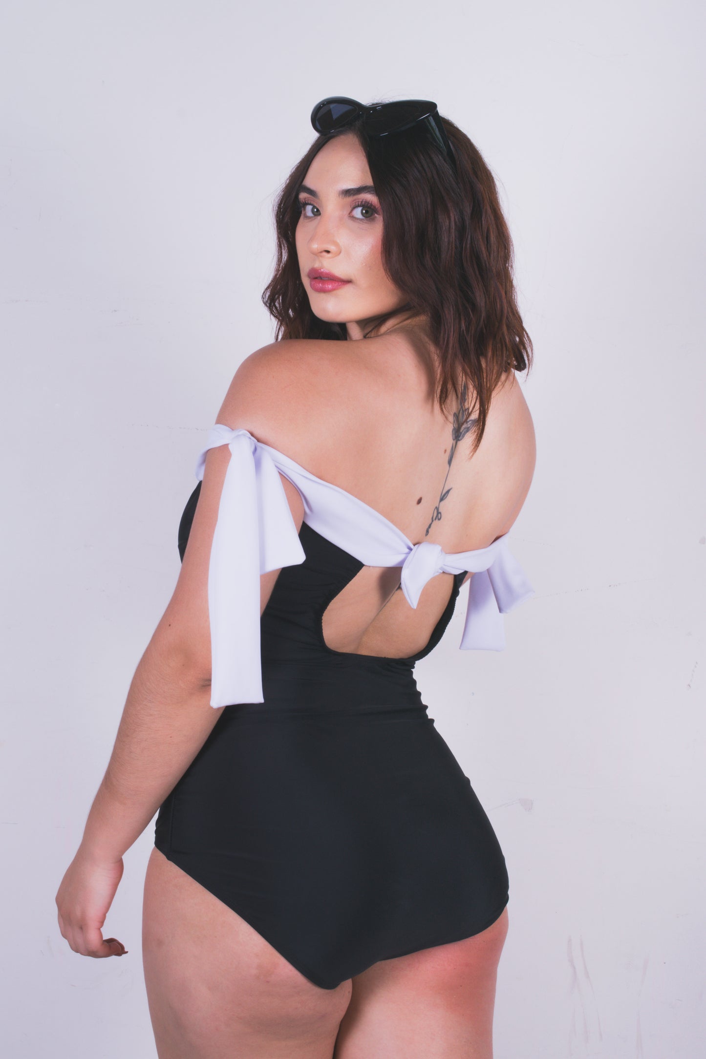 Traje de baño strapless sofisticado y escote elegante – Maeva